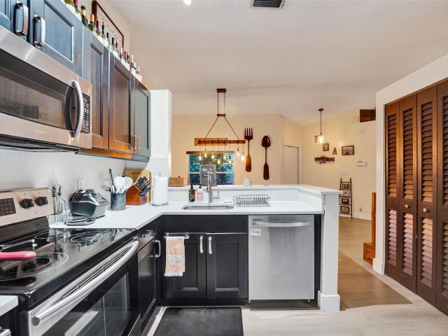 Home for sale at 895 SW 180th Ter - photo 6287617