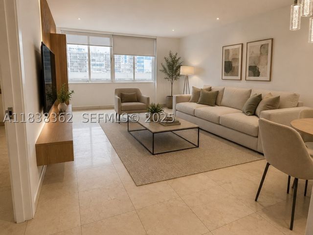 2-bedroom condo for sale in Miami Beach - 5401 Collins Ave 514 - MondialRealty