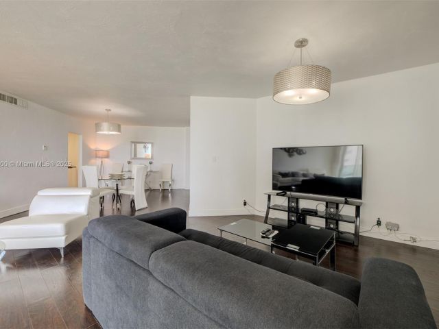 Apartment for sale  Unit #5L - photo 6298609