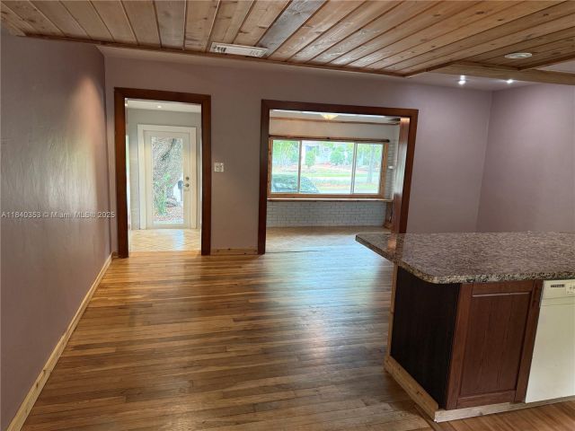 Home for rent at 612 SW 11th Ct 612 - photo 6288256