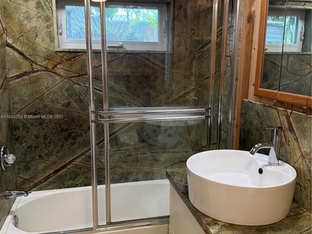 Home for rent at 612 SW 11th Ct 612 - photo 6288258