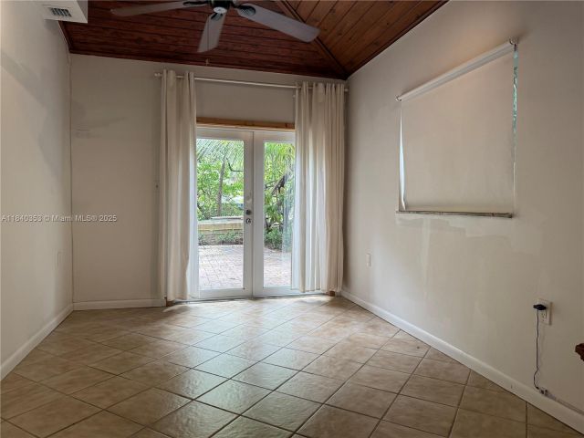 Home for rent at 612 SW 11th Ct 612 - photo 6288261