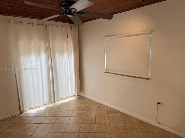 Home for rent at 612 SW 11th Ct 612 - photo 6288262
