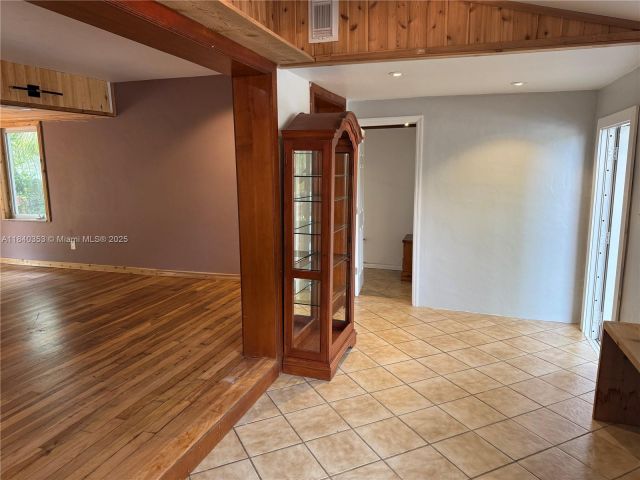 Home for rent at 612 SW 11th Ct 612 - photo 6288263