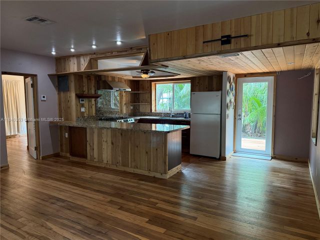 Home for rent at 612 SW 11th Ct 612 - photo 6288264