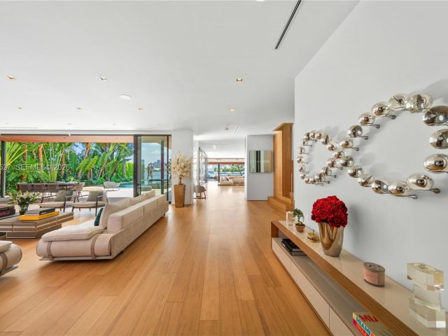 Home for sale at 126 W San Marino Dr - photo 6296565