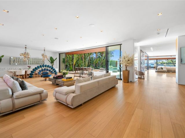 Home for sale at 126 W San Marino Dr - photo 6296575