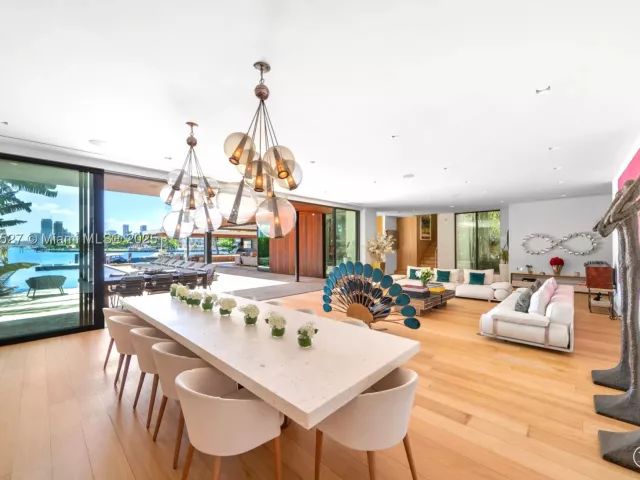 5-bedroom home for sale in Miami Beach - 126 W San Marino Dr - MondialRealty