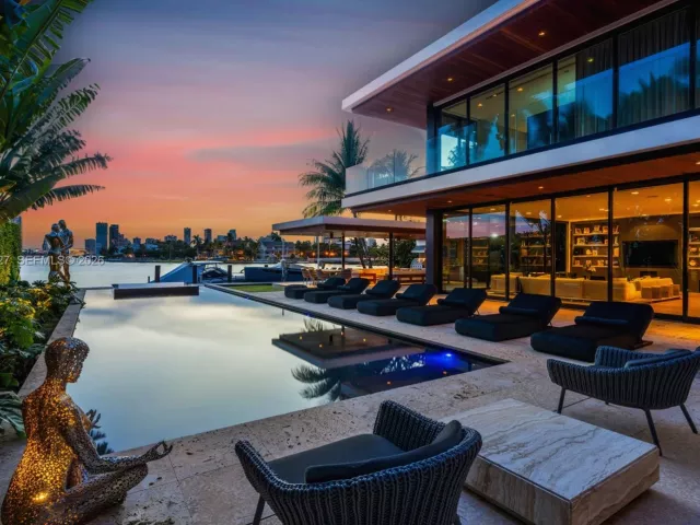 5-bedroom home for sale in Miami Beach - 126 W San Marino Dr - MondialRealty