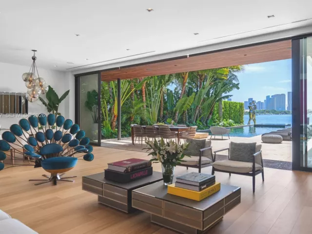 5-bedroom home for sale in Miami Beach - 126 W San Marino Dr - MondialRealty