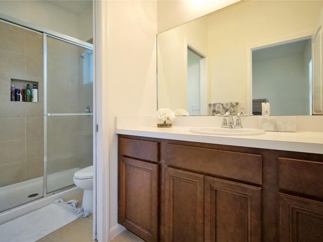 Home for rent at 378 NE 47th Pl 378 - photo 6288892