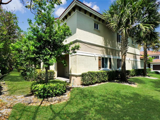 Home for rent at 378 NE 47th Pl 378 - photo 6288895