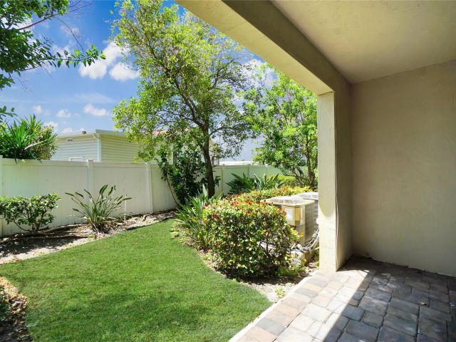 Home for rent at 378 NE 47th Pl 378 - photo 6288896