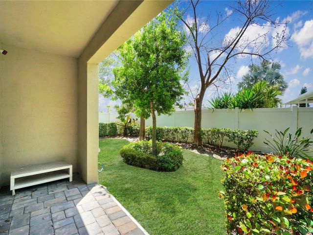 Home for rent at 378 NE 47th Pl 378 - photo 6288897