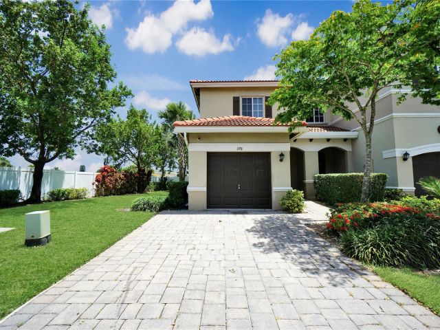 Home for rent at 378 NE 47th Pl 378 - photo 6288906