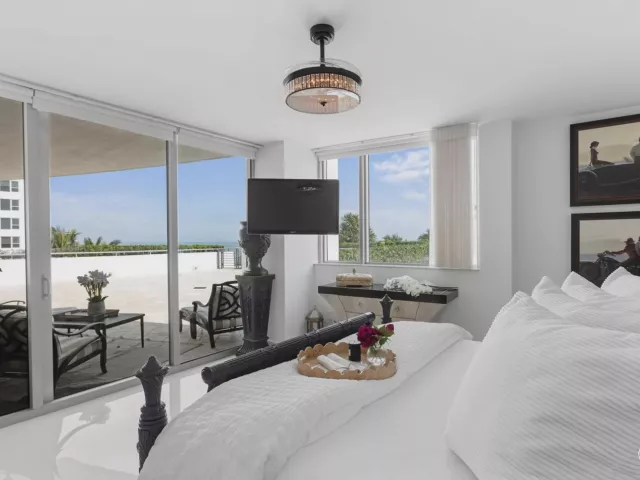 3-bedroom condo for rent in Hollywood - 3535 S Ocean Drive 402 - MondialRealty