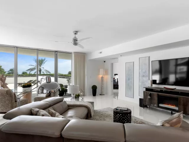 3-bedroom condo for rent in Hollywood - 3535 S Ocean Drive 402 - MondialRealty