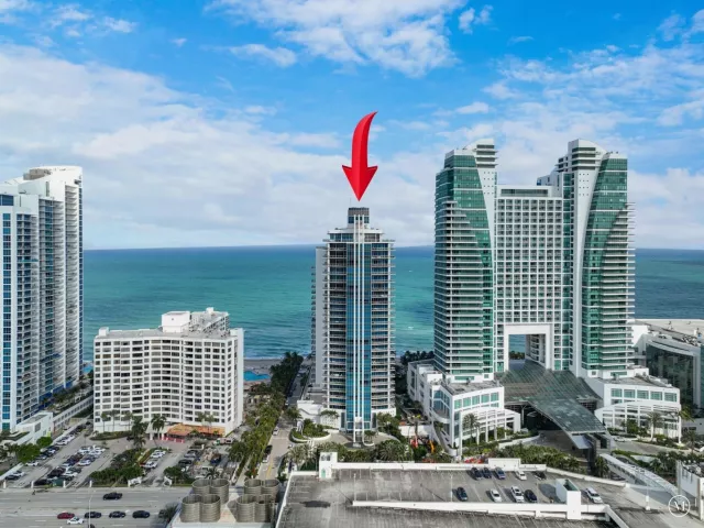 3-bedroom condo for rent in Hollywood - 3535 S Ocean Drive 402 - MondialRealty
