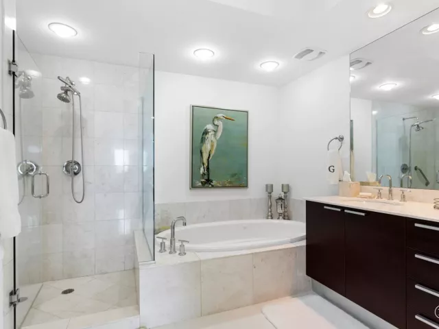3-bedroom condo for rent in Hollywood - 3535 S Ocean Drive 402 - MondialRealty