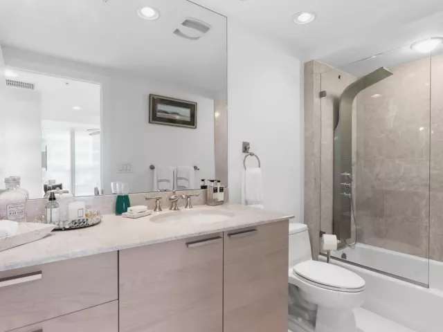 3-bedroom condo for rent in Hollywood - 3535 S Ocean Drive 402 - MondialRealty