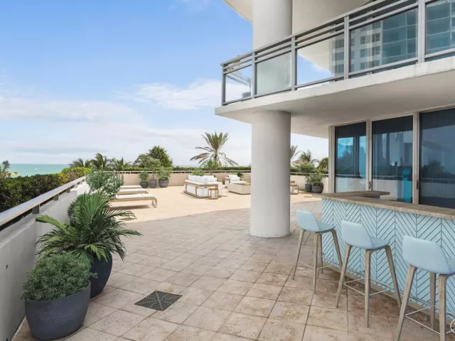 3-bedroom condo for rent in Hollywood - 3535 S Ocean Drive 402 - MondialRealty
