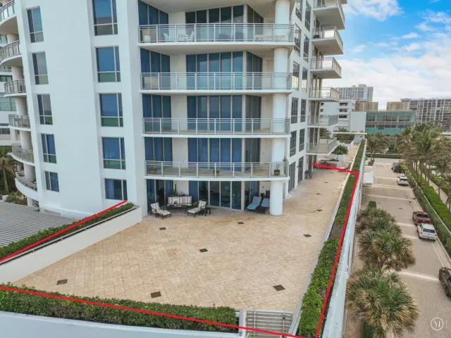 3-bedroom condo for rent in Hollywood - 3535 S Ocean Drive 402 - MondialRealty