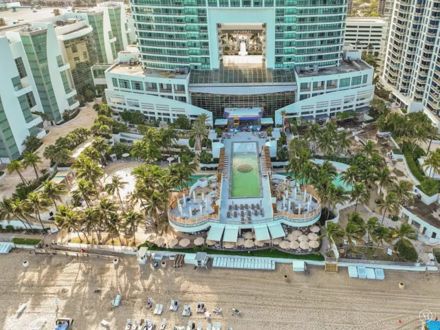 3-bedroom condo for rent in Hollywood - 3535 S Ocean Drive 402 - MondialRealty