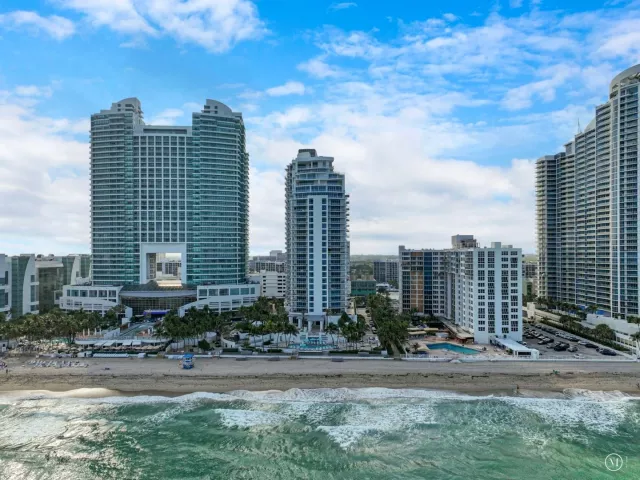 3-bedroom condo for rent in Hollywood - 3535 S Ocean Drive 402 - MondialRealty