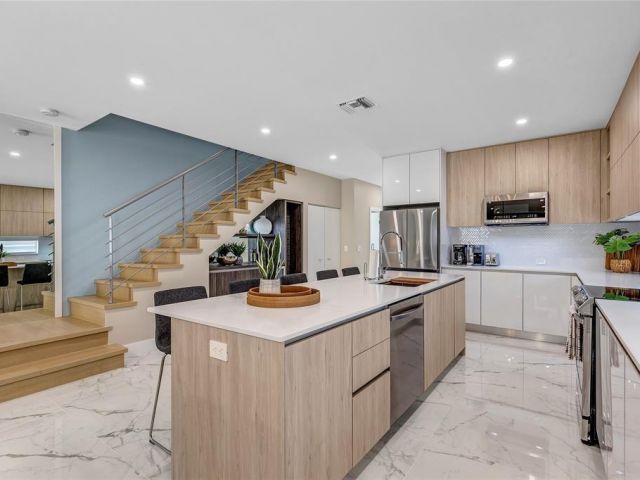 Home for rent at 811 SW 10th Terrace - photo 6289614