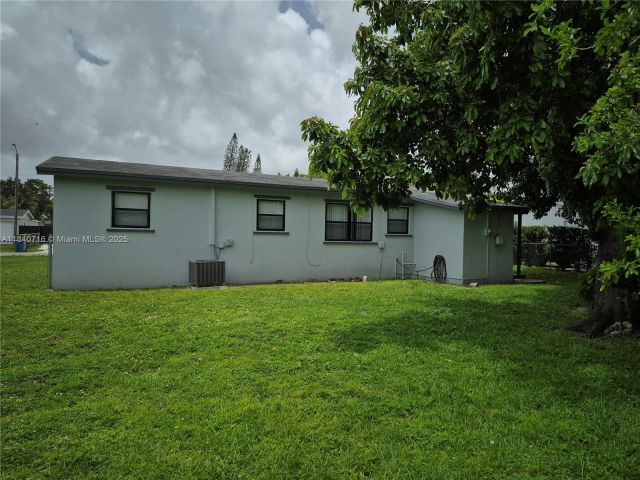 Home for rent at 11521 SW 138th St 11521 - photo 6291644