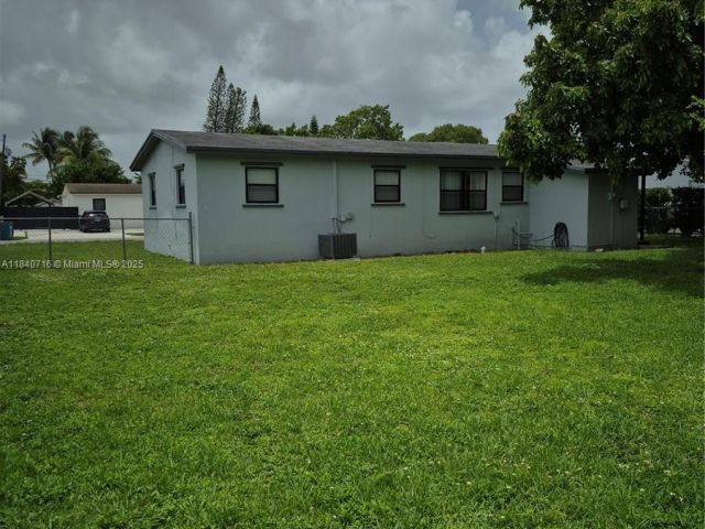 Home for rent at 11521 SW 138th St 11521 - photo 6291645