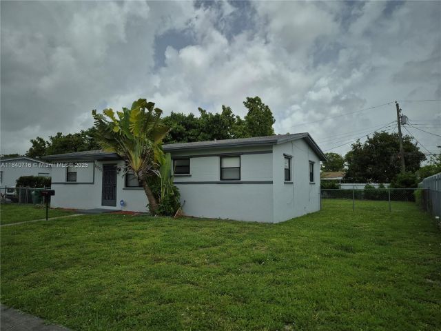 Home for rent at 11521 SW 138th St 11521 - photo 6291656