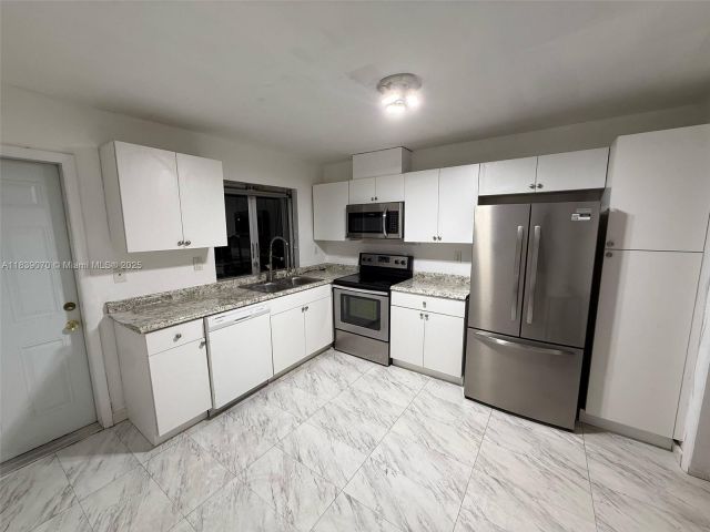 Home for rent at 301 186th St - photo 6291929