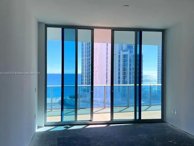 2-bedroom condo for rent in Sunny Isles Beach - 17550 Collins Ave 1004 - MondialRealty