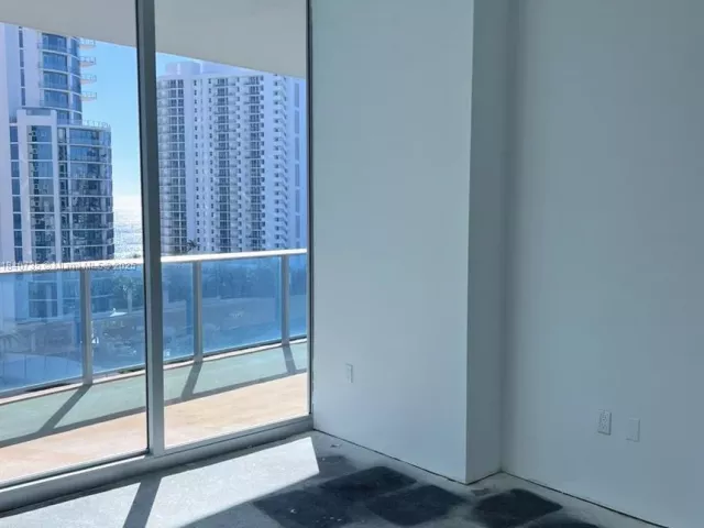 2-bedroom condo for rent in Sunny Isles Beach - 17550 Collins Ave 1004 - MondialRealty