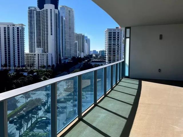 2-bedroom condo for rent in Sunny Isles Beach - 17550 Collins Ave 1004 - MondialRealty