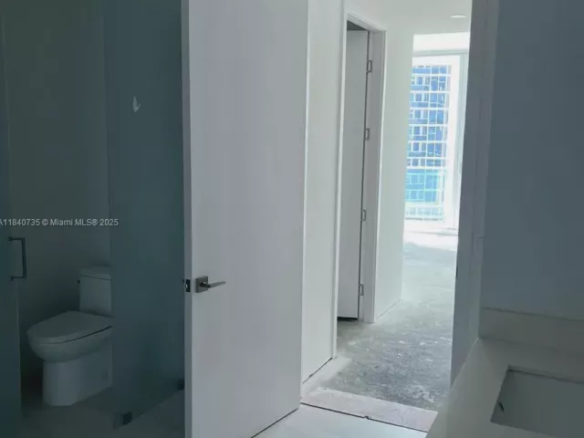 2-bedroom condo for rent in Sunny Isles Beach - 17550 Collins Ave 1004 - MondialRealty