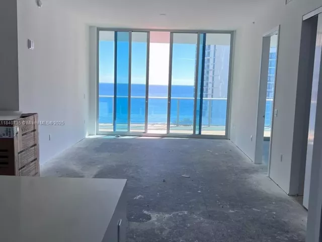2-bedroom condo for rent in Sunny Isles Beach - 17550 Collins Ave 1004 - MondialRealty