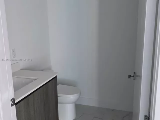 2-bedroom condo for rent in Sunny Isles Beach - 17550 Collins Ave 1004 - MondialRealty