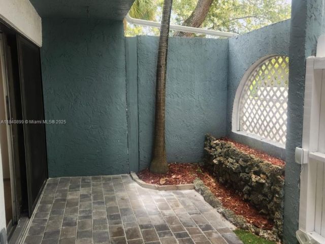 Home for rent at 523 NE 38th St 6 - photo 6292829