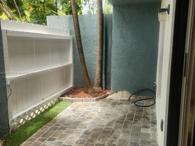 Home for rent at 523 NE 38th St 6 - photo 6292830