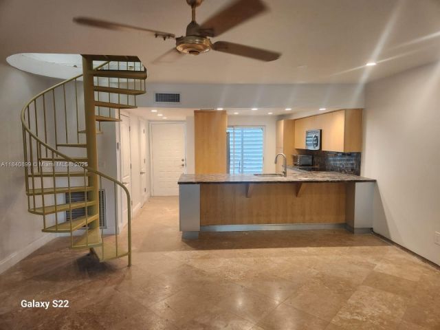 Home for rent at 523 NE 38th St 6 - photo 6292831