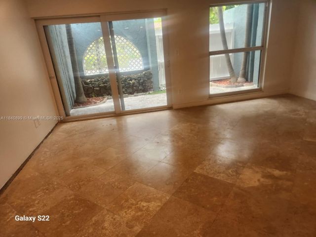 Home for rent at 523 NE 38th St 6 - photo 6292832