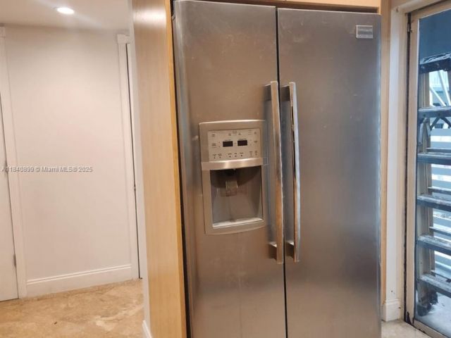 Home for rent at 523 NE 38th St 6 - photo 6292834