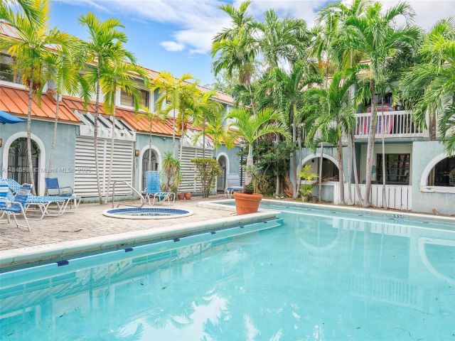 Home for rent at 523 NE 38th St 6 - photo 6292841