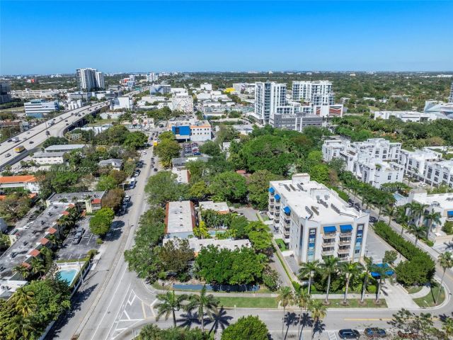 Home for rent at 523 NE 38th St 6 - photo 6292844