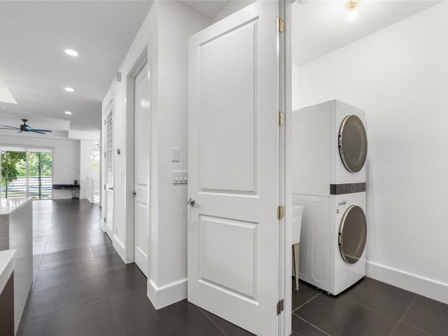 Home for sale at 801 SE 12th Court - photo 6293291