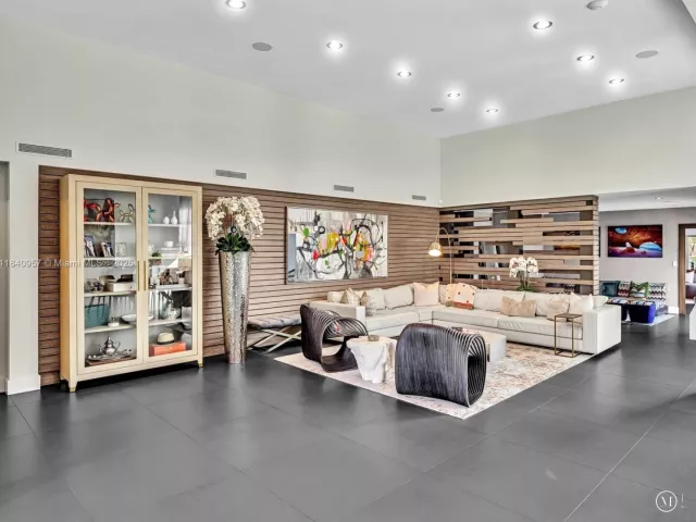 5-bedroom home for sale in Hallandale Beach - 307 Holiday Dr - MondialRealty