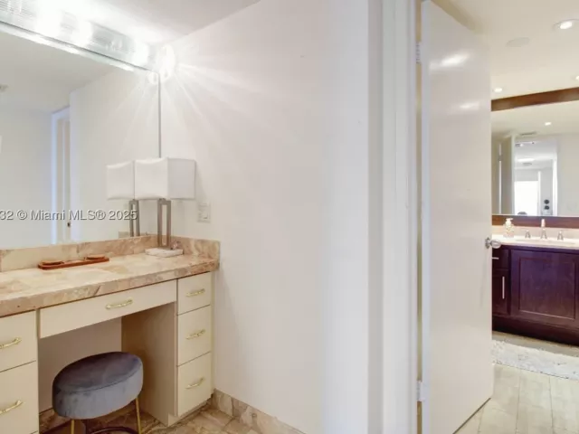 2-bedroom condo for sale in Miami - 1717 N Bayshore Dr A-2635 - MondialRealty