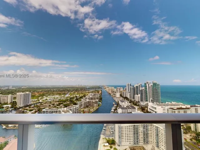 2-bedroom condo for sale in Hollywood - 4010 S Ocean Dr T3802 - MondialRealty